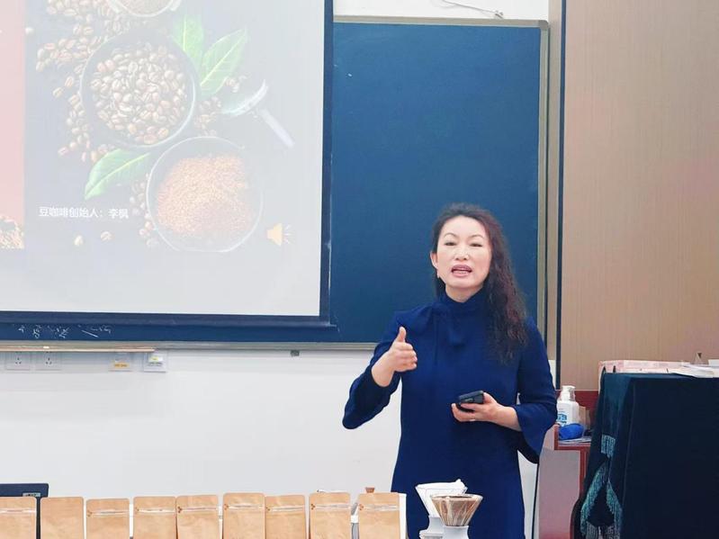  “白杨雅集”艺术鉴赏活动圆满...